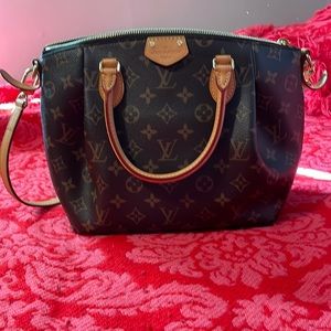 LOUIS VUITTON
Monogram Turenne PM